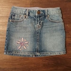 Gap Kids Girls Size 5 Denim Skirt With Purple Flower